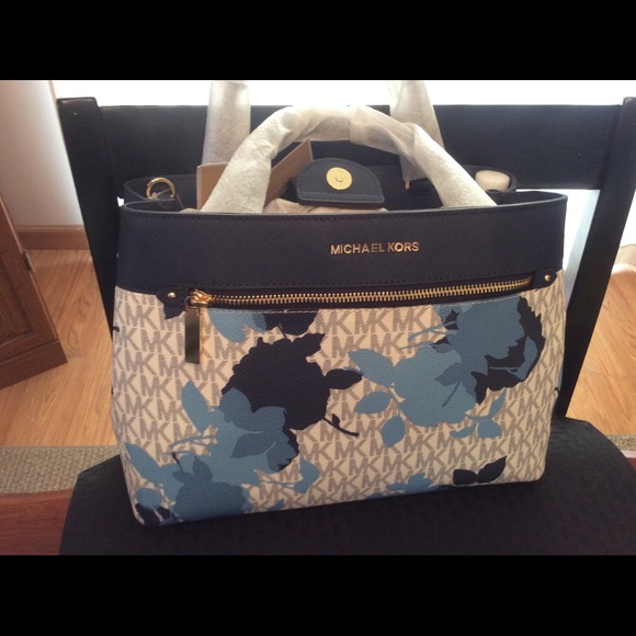 MK Hailee Md Navy Satchel with Sm Navy Wallet - Picture 7 of 7